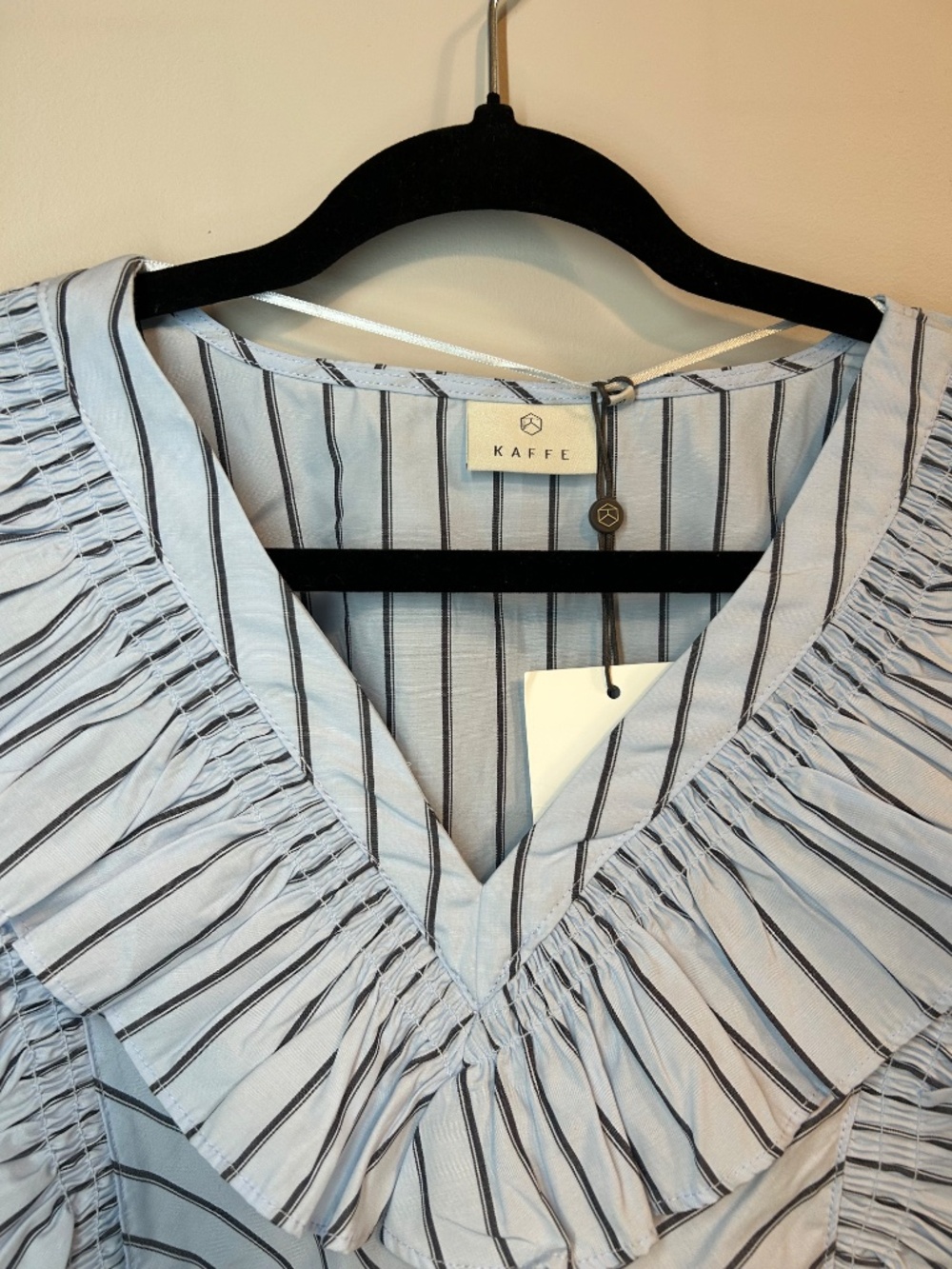 NWT KAFFE Curve Blouse in Blue Puffy sleeves, Ruffles, stripes Size 38 - M - Picture 4 of 12